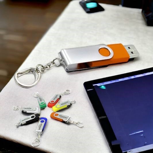 Флешка "Twist" 16 Гб с вращающимся механизмом, покрытие софт тач